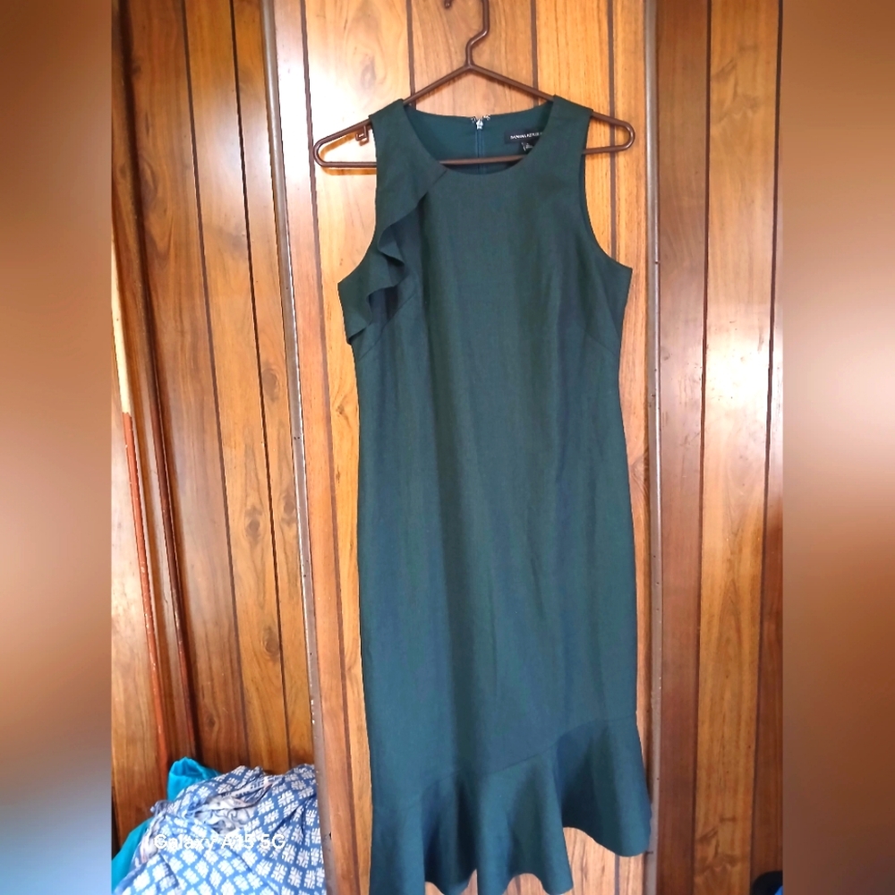Banana Republic Women's Elegant Green Sleeveless Dress Size 6